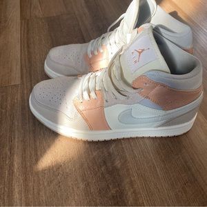 Air jordan 1 mid Milan used  are in great condition! Size 7